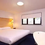 Travelodge A1 Southbound 2* 스코치코너
